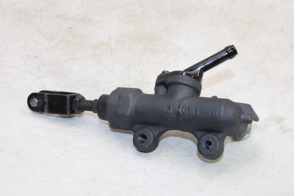 2023 SUZUKI GSXS750 OEM REAR BACK BRAKE MASTER CYLINDER - Image 3 of 4
