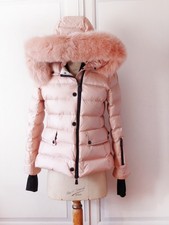 MONCLER, MAGNIFIQUE Doudoune à capuche  ROSE. NEUVE, jamais portée.