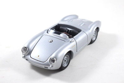 Welly Silver 1950s Porsche 550 Spyder 1/24 Diecast Car Loose