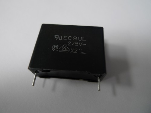 Panasonic ECQUL Polyester Film Capacitor 275V ac ±10% 680nF Radio Spares - Picture 8 of 13