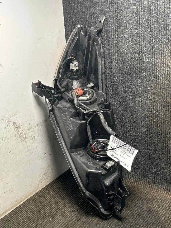 Fits 2009-14 Toyota Matrix OEM#: 8115002650 Foto 2 de 4