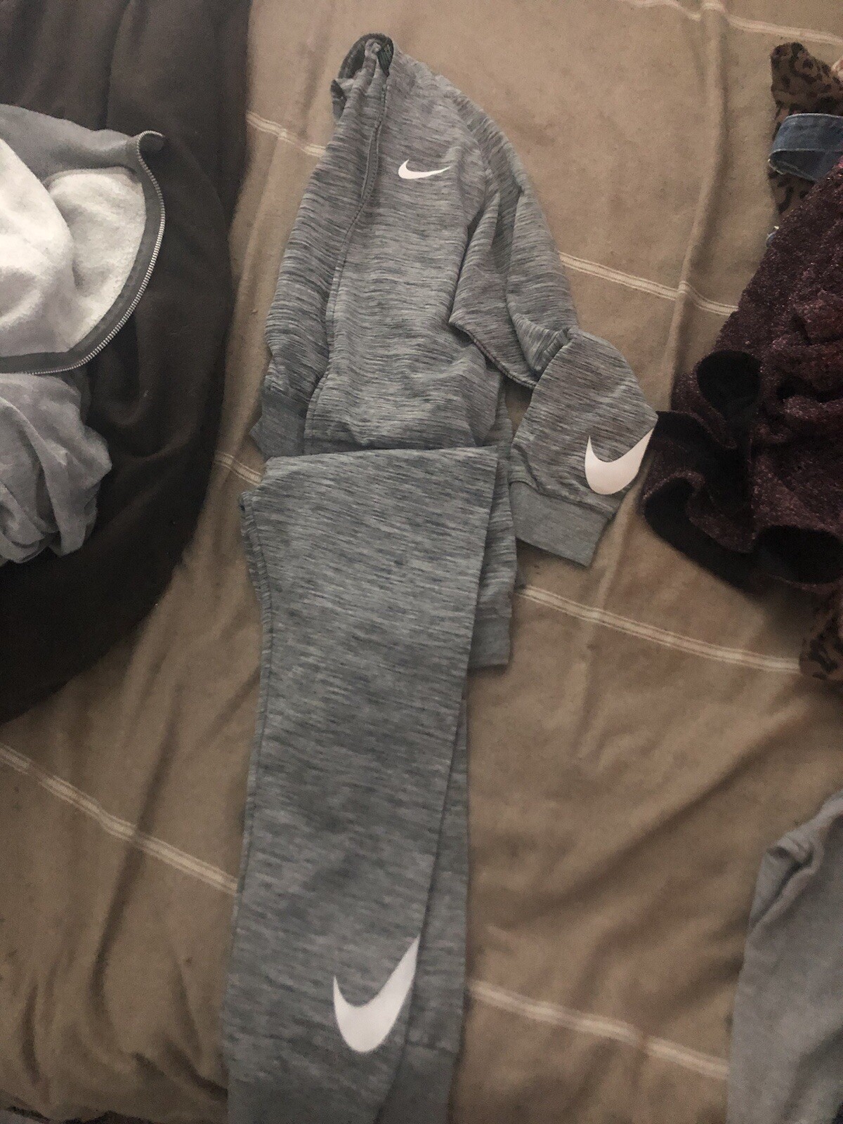 Girls age 6-8 clothes bundle image 3