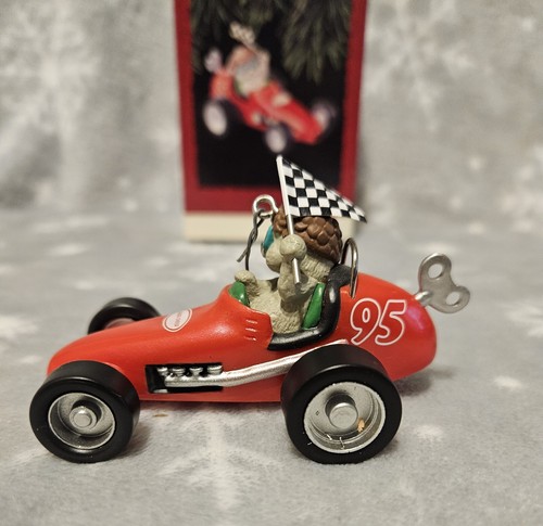 1995 Hallmark Acorn 500 Christmas Ornament Squirrel Red Race Car Cheer - Picture 2 of 2