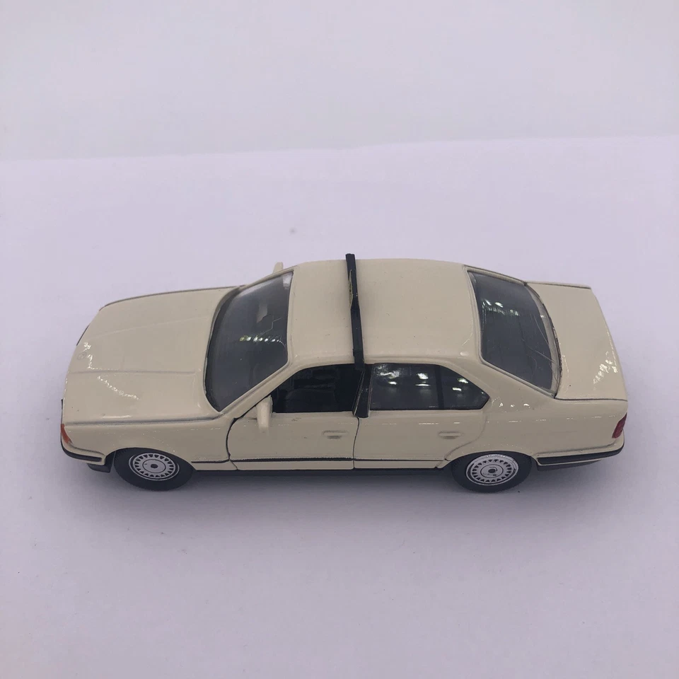 Schabak BMW 535 i Taxi - 1151 - Cream Colour 1:43 - Die Cast Scale Model Car - Image 4 of 4