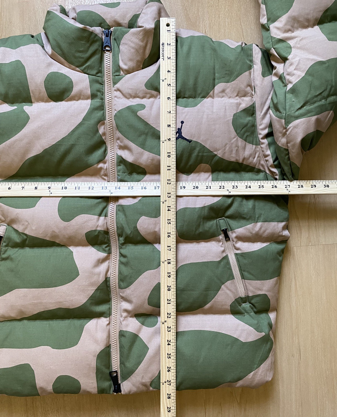 Nike Air Jordan Green Camo Heritage Down Puffer Jacket FB6988-200 Men's Size XL thumbnail 4