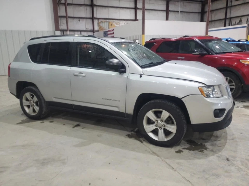 2013 Jeep Compass Fog Light Assembly OEM Used 4WD 2.40L 85000 Miles - Image 4 of 4