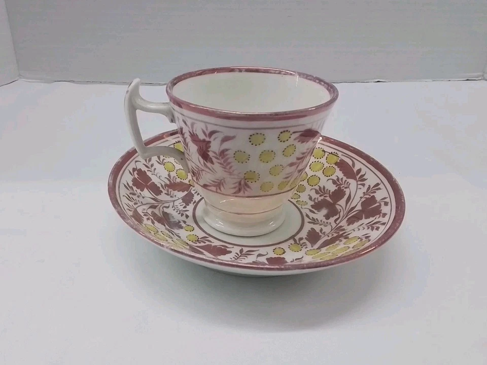 Antiguo Davenport - (?) Taza y platillo Lustreware rosa con bandas con hojas de brotes amarillos Foto 3 de 4