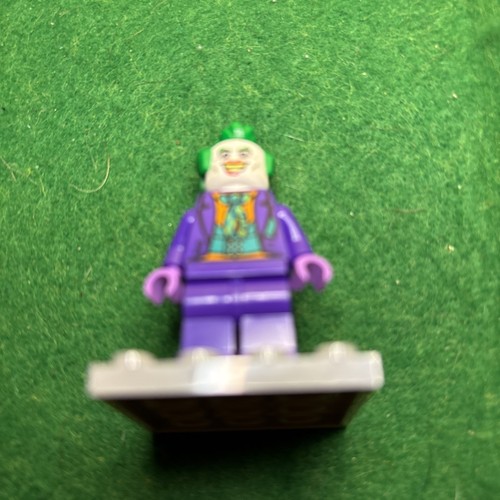 LEGO Batman Joker Minifigure from Batman Series 7888 2006 (RARE!) - Picture 3 of 3