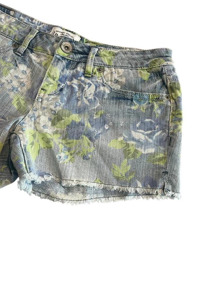 Pantalones cortos de mezclilla florales Aeropostale para mujer talla 1/2 azul corte 2,5 pulgadas entrepierna Foto 3 de 4