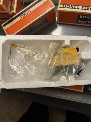 LIONEL 6-18405 SANTA FE MOTORIZED BURRO CRANE DIE-CAST TRUCK METAL RAILS NEW!!