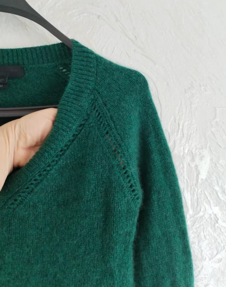 BURBERRY 100% Cashmere Sweater V-Neck Womens Pullover Italy Green Size M Medium - Image 4 of 4