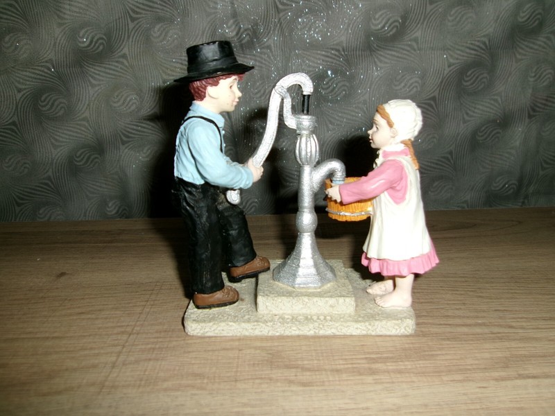 Amishof Country Collection"Love is the Fruit of the Spirit" Grandma Pie #612
