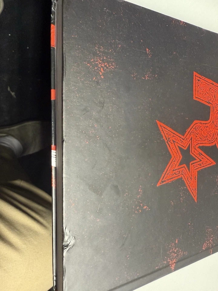 Red Dead Redemption 2: The Complete Guide Collector's Edition (Hardcover) - Image 4 of 4