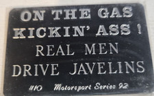 On The Gas Kickin Ass! Insegna da cruscotto piccola in metallo Real Men Drive Javelins"