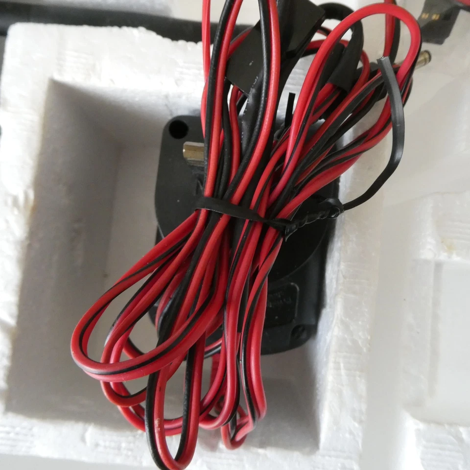 HITEC OPTIC 6 SPORT 6 CHANNEL 2.4GHZ TRANSMITTER  IN ORIGINAL BOX ref st - Image 4 of 4