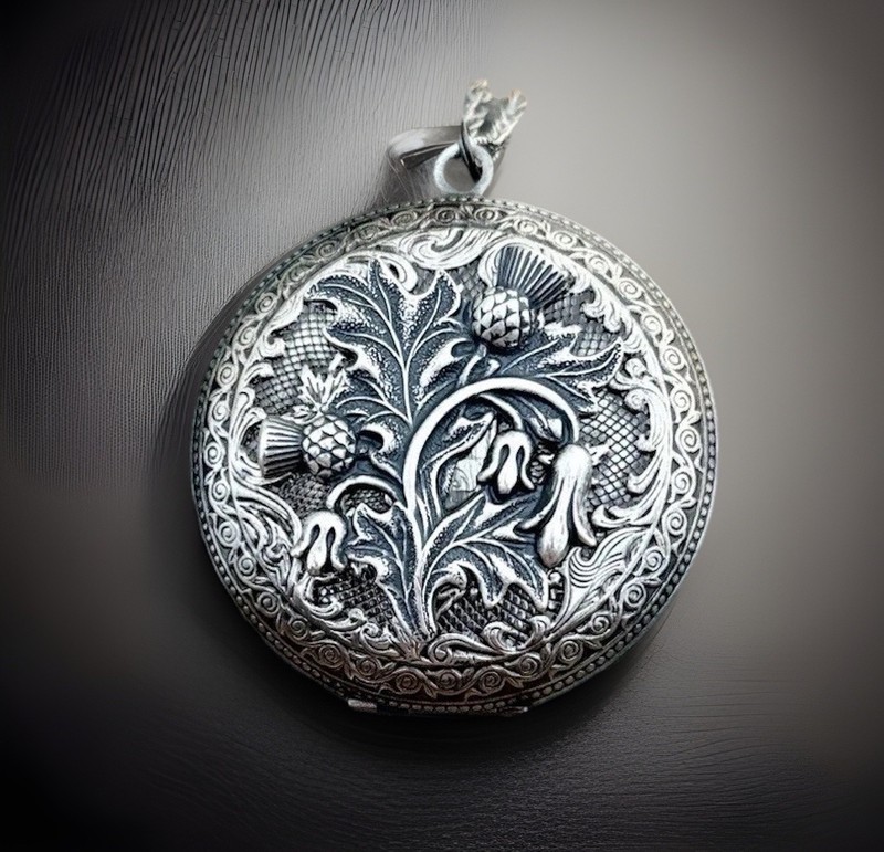 Vintage Scottish Thistle Locket Necklace Antique Silver plated Scotland Celtic
