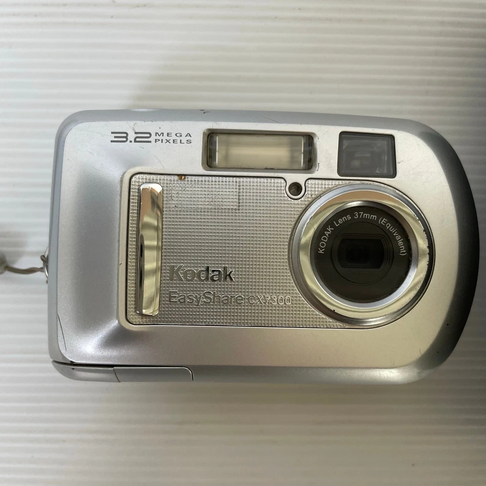 Kodak EasyShare CX7300 3.2 MP Digital Camera Silver untested - Image 2 of 4