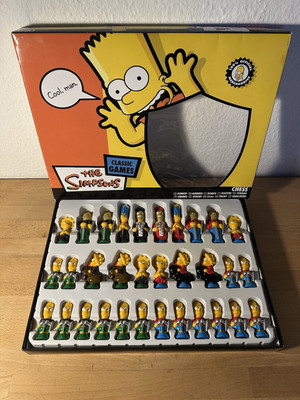 Board Game: The Simpsons - Chess Set - Chess - Good - Complete - Comic -
