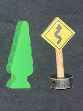 BRIO Wooden Thomas The Tank Engine Train Toy Tree and Sign Figures Lot of 2