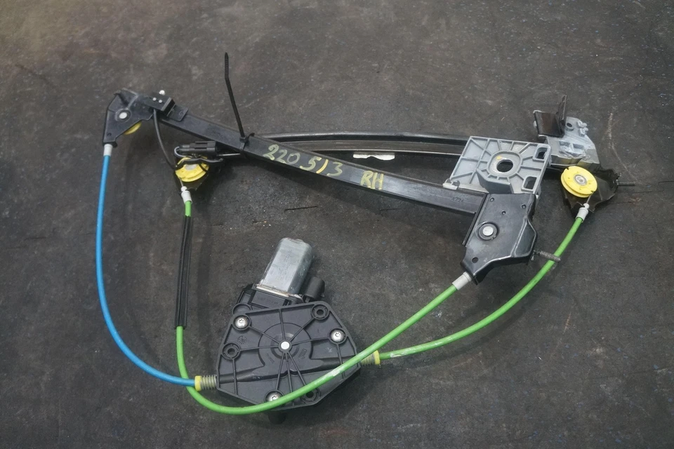 Front Right Passenger Door Window Regulator Motor 82127500 Ferrari FF 2014 - Image 2 of 3