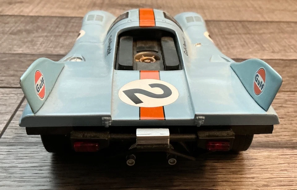 Universal Hobbies 1/18 scale Diecast DC2724B - Porsche 917 Gulf #2 - Image 4 of 4