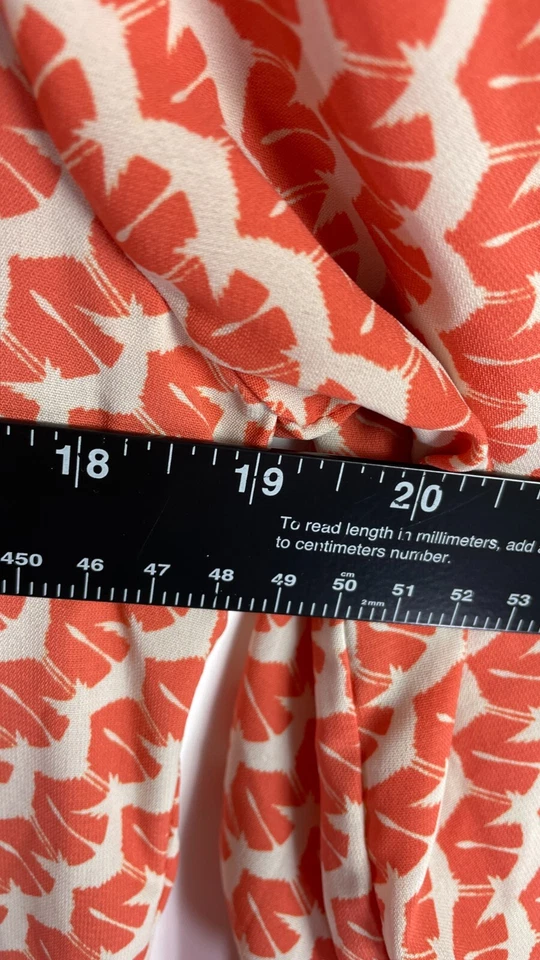 Blusa informal Collective Concepts para mujer manga enrollable geométrica cuello en V talla S Foto 3 de 4