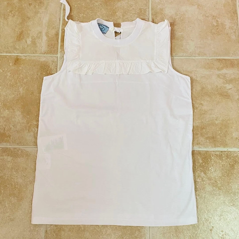 CAMISETA USADA PRADA CON VOLANTES, MEDIANA MUY BUENA Foto 3 de 4