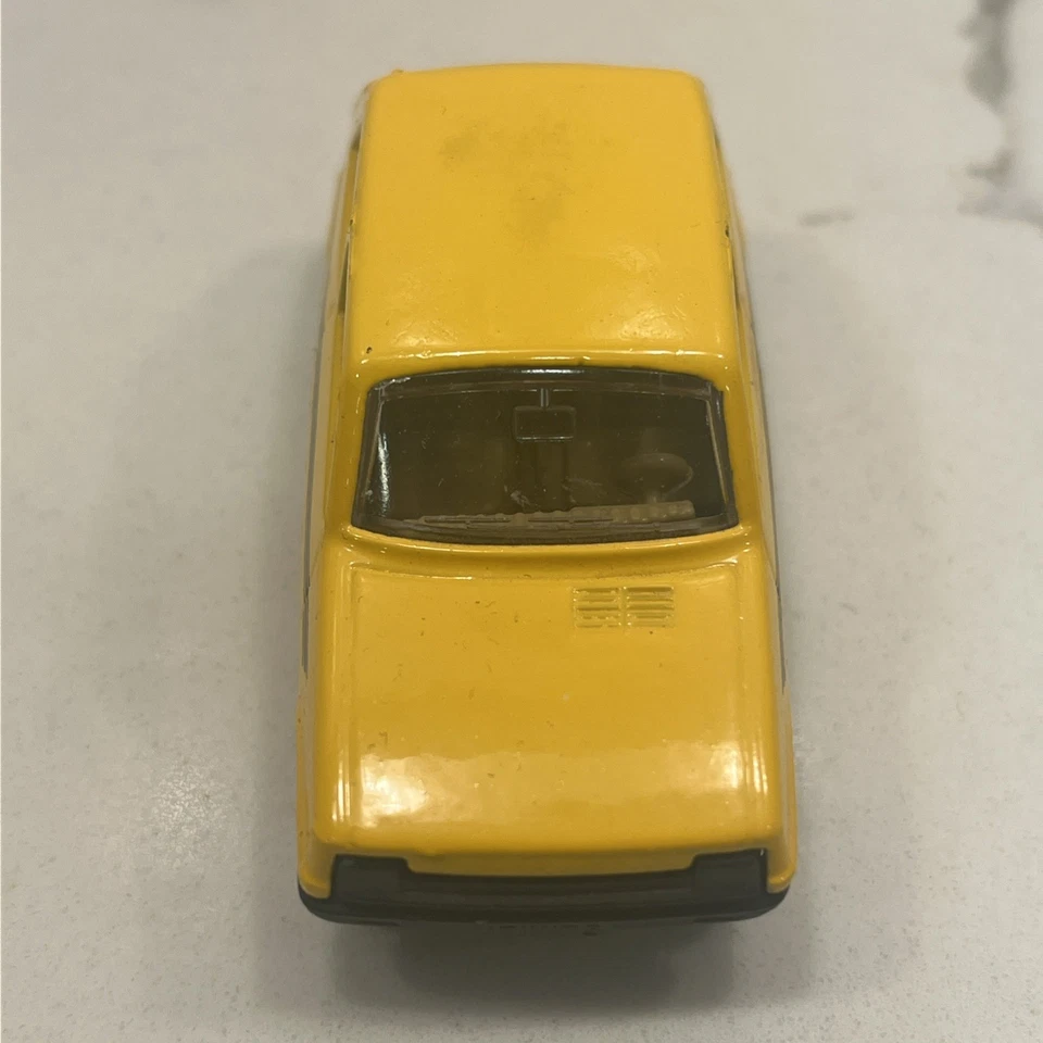 Matchbox Superfast No 21 Renault 5TL Yellow Rare RED Interior BLACK Base MIB - Image 3 of 4