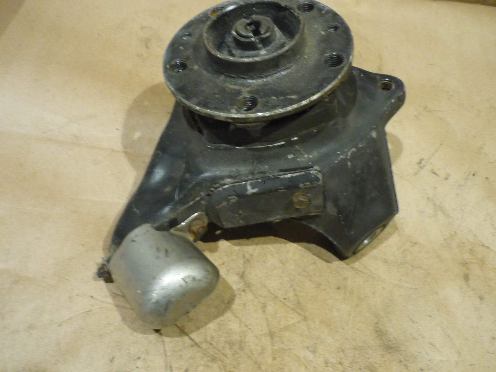 Ferrari 355 - RH Front Hub Spindle Knuckle & Bearing -(Damage)- P/N 167484