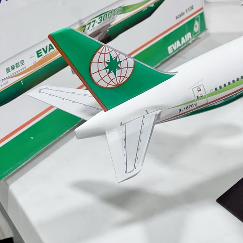 Huge 1:130 EVA Air Boeing B-777 300ER Aircraft Display Model 23” Long W/Stand - Picture 14 of 17