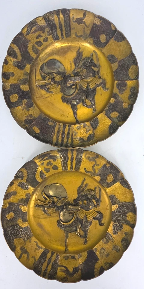 2 Plats Japonais En Métal Mixte à Décor De Samouraï, Japon ère Meiji - Photo 2/4