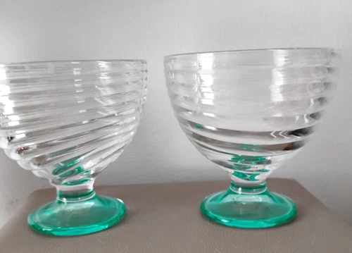 Anchor Hocking Vintage/MCM Swirled Glass Pedestal Dessert Dish With a Green Base