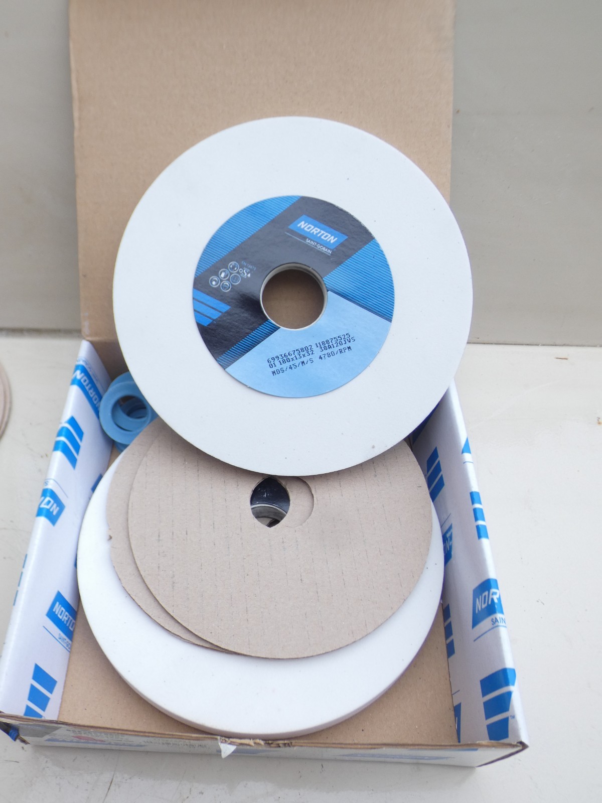 Meule blanche de touret Norton Ø 180mm alésage 32mm pour affûtage