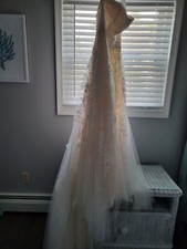 David’s Bridal Wedding Dress / Melissa sweet size 8