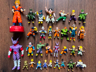 Lot de 31 figurines Dragon Ball Z