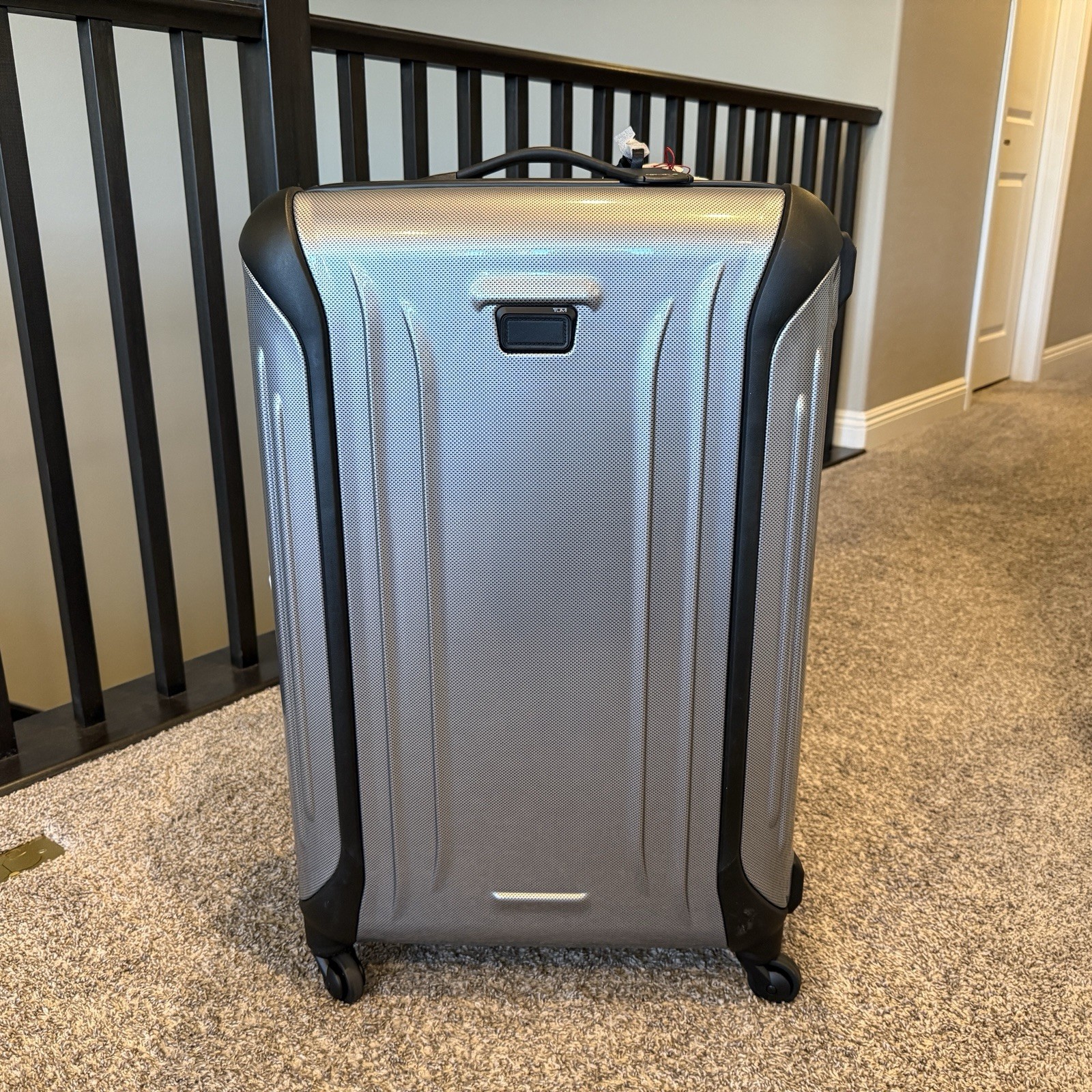 New Tumi Vapor International 30&rdquo; Large Trip Check-In Luggage (Silver Carbon)