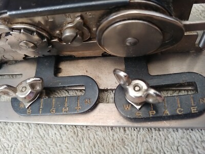 Vintage 1946 SINGER Lockstitch Buttonhole Attachment #121795