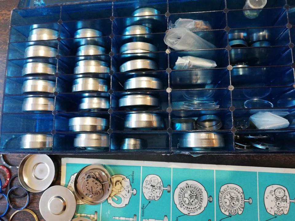 Lotto Di 25 Movimenti meccanici Manuali Timex Sub Divers , Gmt acciaio Uomo - Immagine 3 di 4