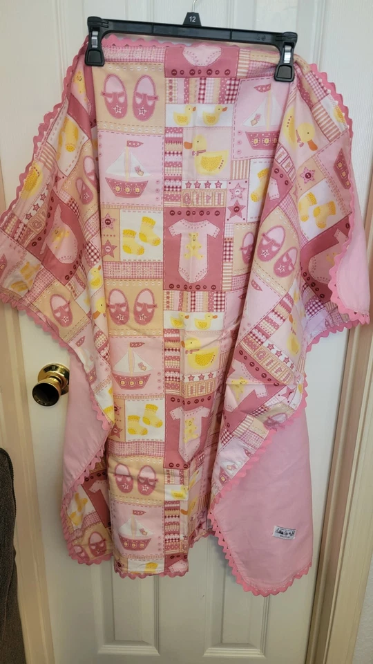 Juego de 4 piezas hecho a mano por Mary Cavin. Manta pesada y ligera, burprag y babero de bebé Foto 3 de 4