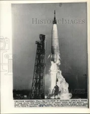 1963 Press Photo Atlas rocket blasts off from Cape Canaveral with Gordon Cooper