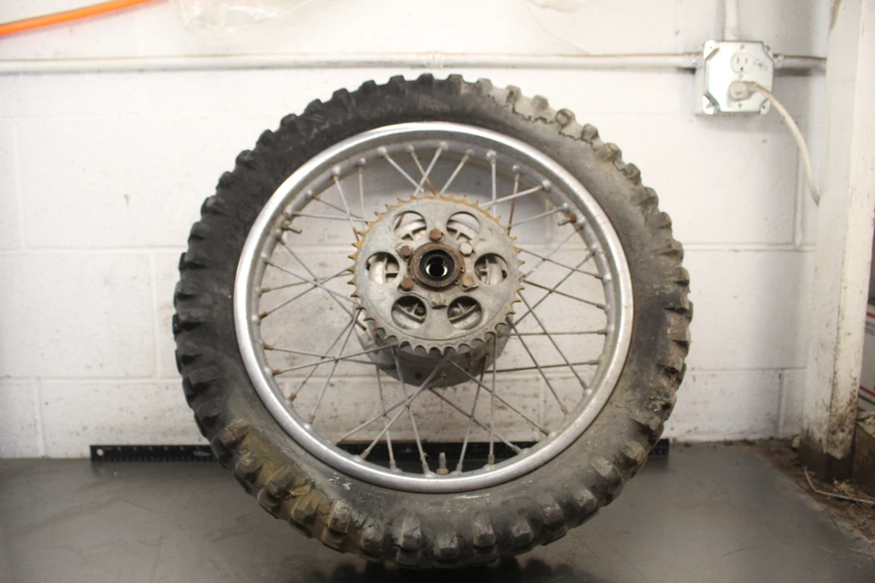 Llanta trasera Yamaha RT1 360 1970 (4,00-18) A340 Foto 4 de 4