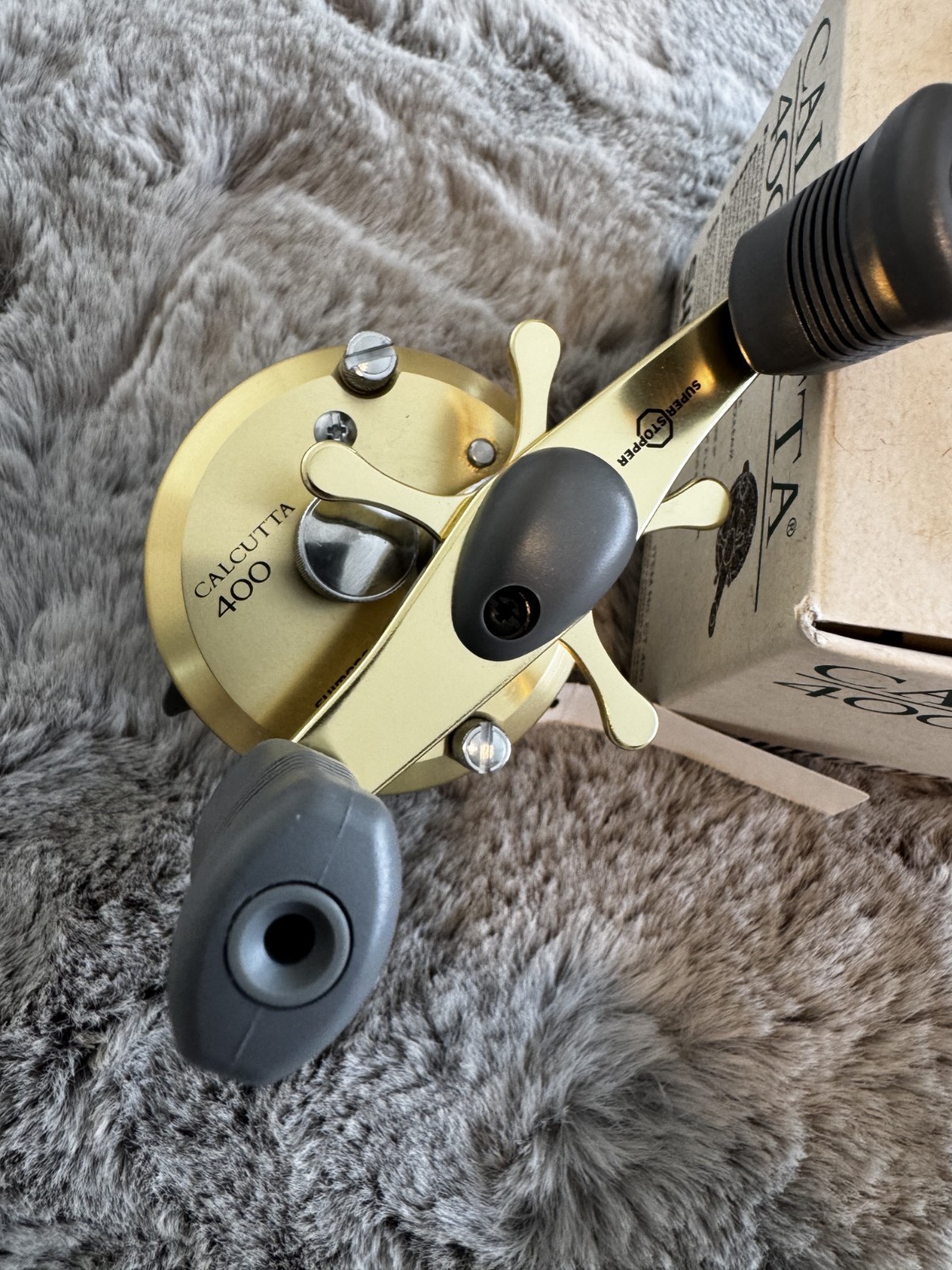 Shimano Calcutta 400 Conventional Baitcasting Fishing Reel -