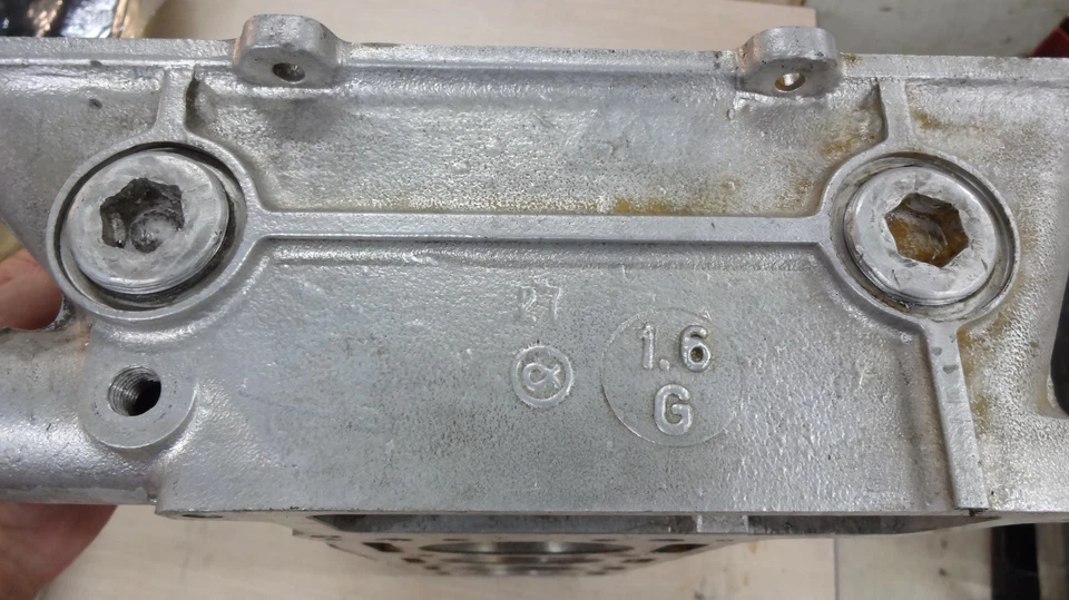 Culata Alfa Romeo 105 1600 Foto 3 de 4