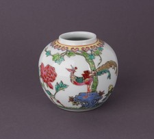Kleine bauchige Vase mit Emailmalerei China 20. Jahrhundert