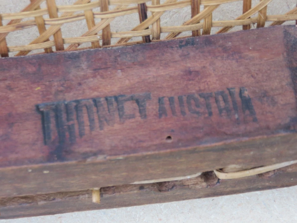 Ancienne chaise d'enfant THONET bois courbé, assise cannée - bistrot - Photo 4/4