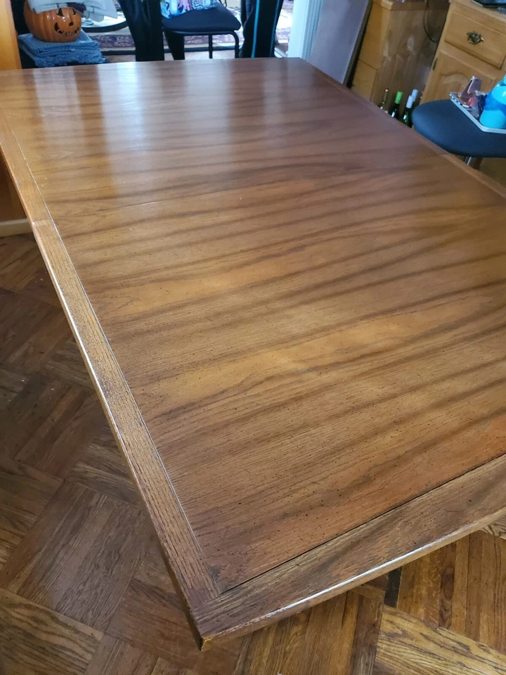 precioso juego de mesa y sillas de comedor de nogal para 6 Foto 3 de 4