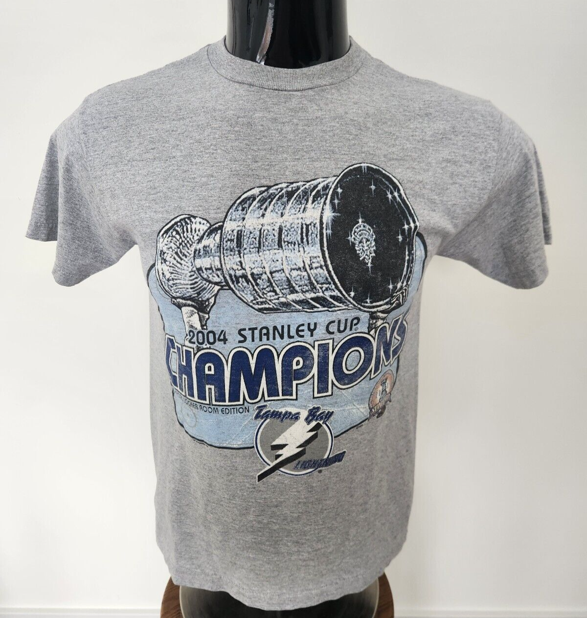 STANLEY CUP CHAMPION 2004 TAMPA BAY LIGHTNING gray Small Mens t-shirt-image