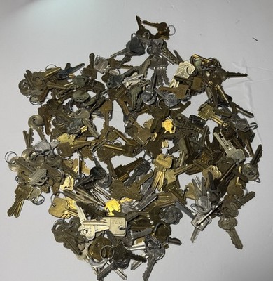 HUGE Lot of Locksmith Change Keys - Cut Keys
