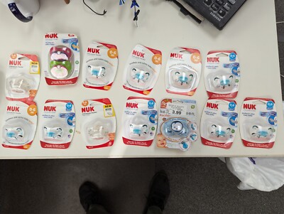 LOT OF 25 TOTAL NUK ORTHODONTIC PACIFIER FOR 0-6 MONTHS, SOME OTHER BRANDS