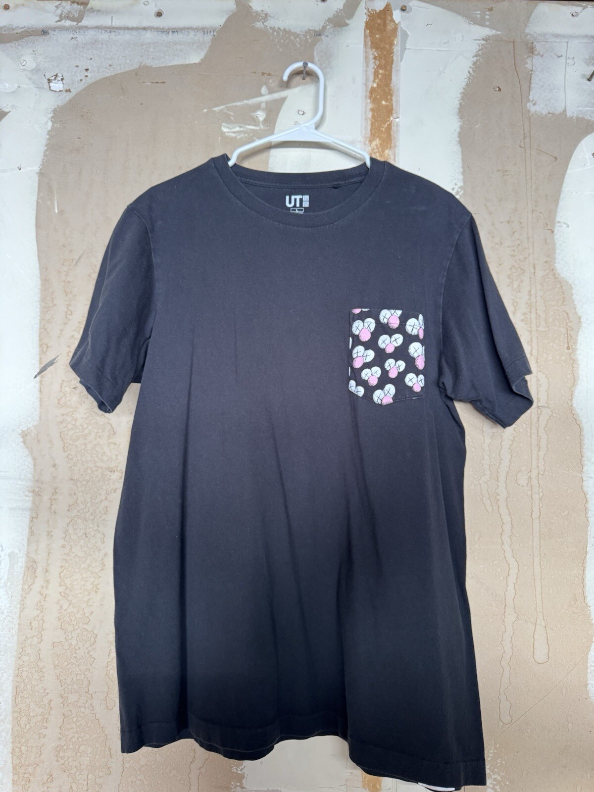 Uniqlo Shirt Men's M UT Kaws XX Sesame Street Graphic Print BFF T-Shirt